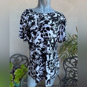 JM Collection Black and White Ladies Abstract Short Sleeve Top